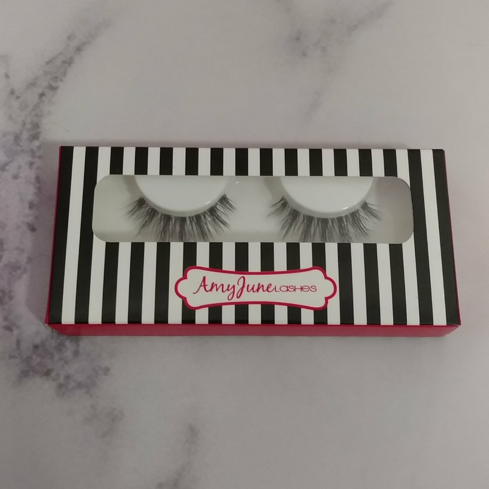 Amy June Lashes in Lizzy NWT